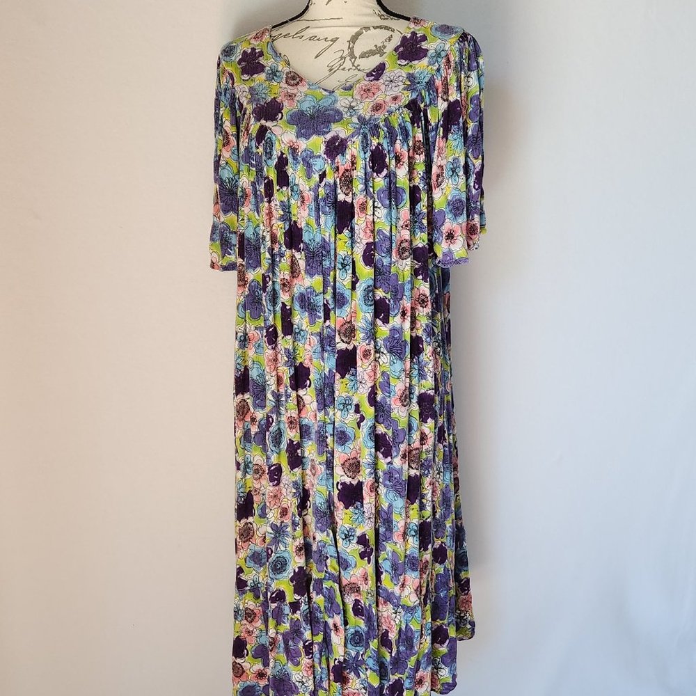 Go Softly Patio Floral Muumuu Dress Short Sleeve Pocket Crinkle Rayon Multicolor